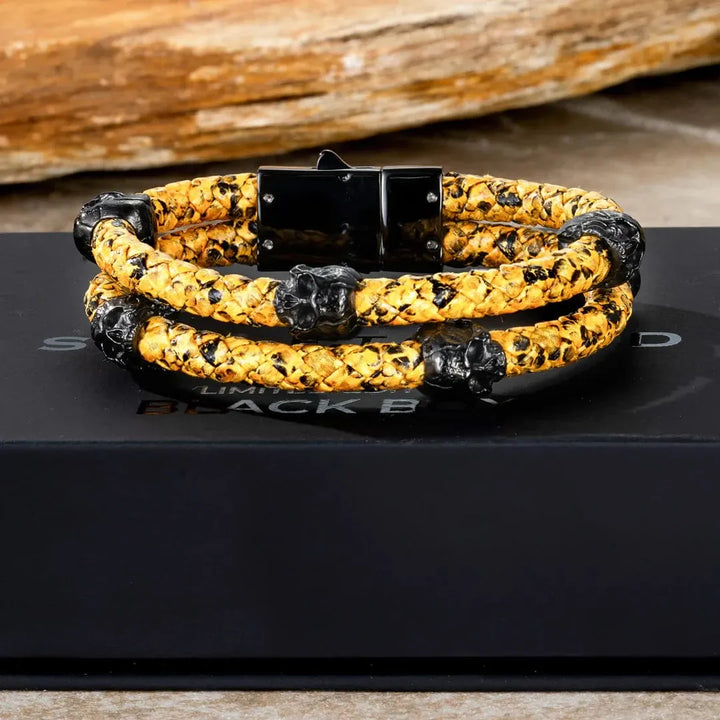 Bracelet Double tête de mort Cobra en cuir en acier inoxydable SkeletonHD Bracelets Bracelet de cuir double tête de mort - Cobra jaune | SkeletonHD Mathieu Blanchard Joaillerie