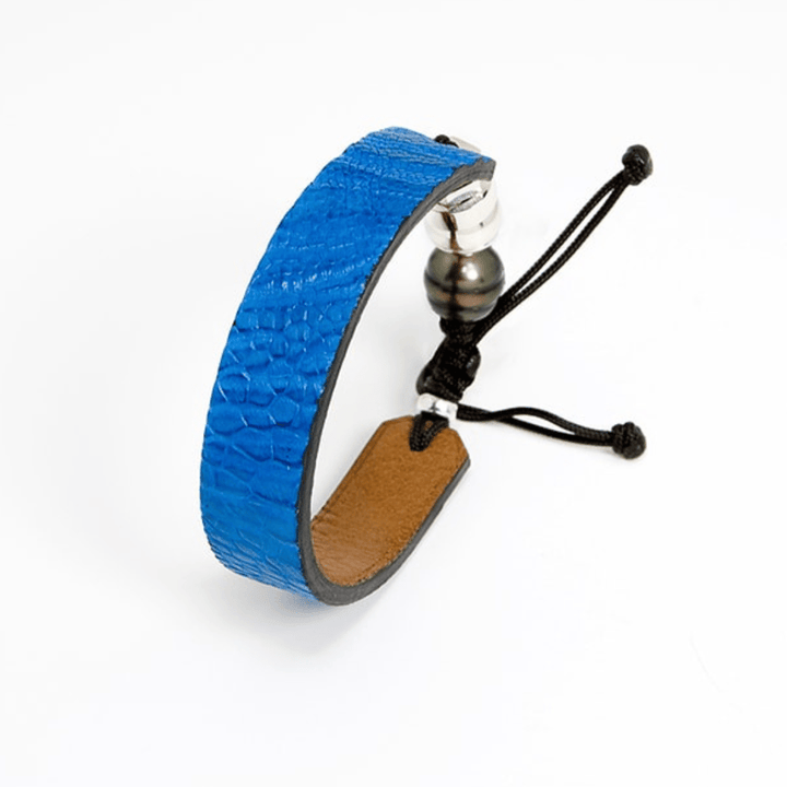 Bracelet en cuir d’autruche, perle de Tahiti et en argent sterling Romeo J. Bracelets Bleu / Argent sterling Bracelet en cuir d’autruche véritable, perle de Tahiti  et argent sterling Romeo J. Mathieu Blanchard Joaillerie