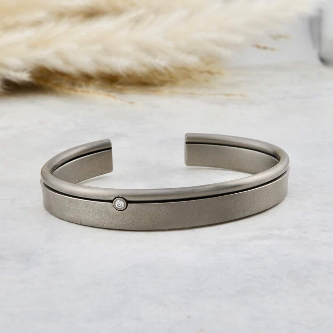 Bracelet Horizon en titane Christine Dwane Titane PBRC13156S Jonc Horizon en argent et tiane | Christine Dwane x Mathieu Blanchard Joailliers Mathieu Blanchard Joaillerie