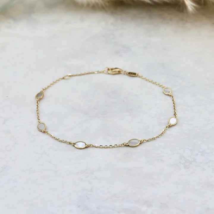 Bracelet Ovale nacré en or jaune 10K - 6.5 - 7 pouces / Or jaune 10K BY-H4-1111 Bracelet minimaliste Oval nacré en or 10K | Mathieu Blanchard Mathieu Blanchard Joaillerie