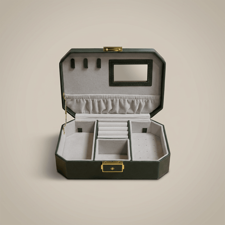 Coffret à bijoux en cuir Week end Vert Mathieu Blanchard ACCESSOIRES PCOM20070S-vert Coffret à bijoux en cuir vert Week-end | Miroir et rangements Mathieu Blanchard Joaillerie
