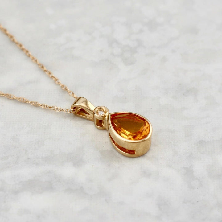 Collier, citrine et diamant en or jaune 10K - Colliers Or jaune 10K KP05-104211Y Citrine Collier en or 10K, citrine poire et diamant | Mathieu Blanchard Mathieu Blanchard Joaillerie