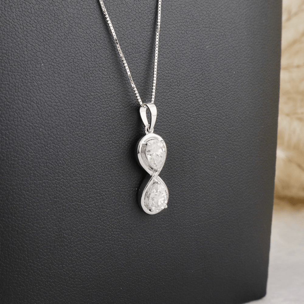 Mathieu Blanchard collier Argent / Or 10K Collier Infini Poire en or 10K et moissanites