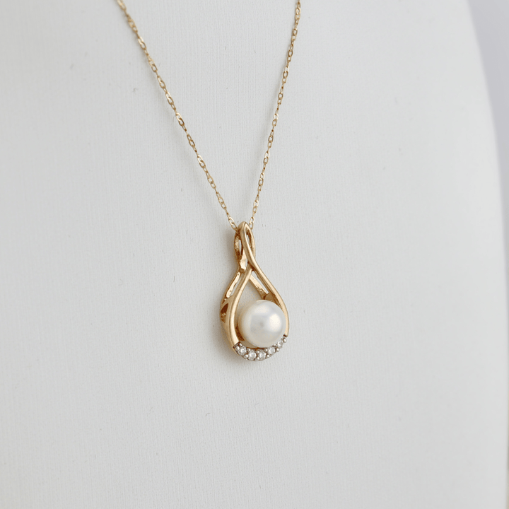 Collier Orya, perle et diamants - Colliers Collier en or 10K, perle 7 mm et diamants 0,08 ctw | Mathieu Blanchard Mathieu Blanchard Joaillerie