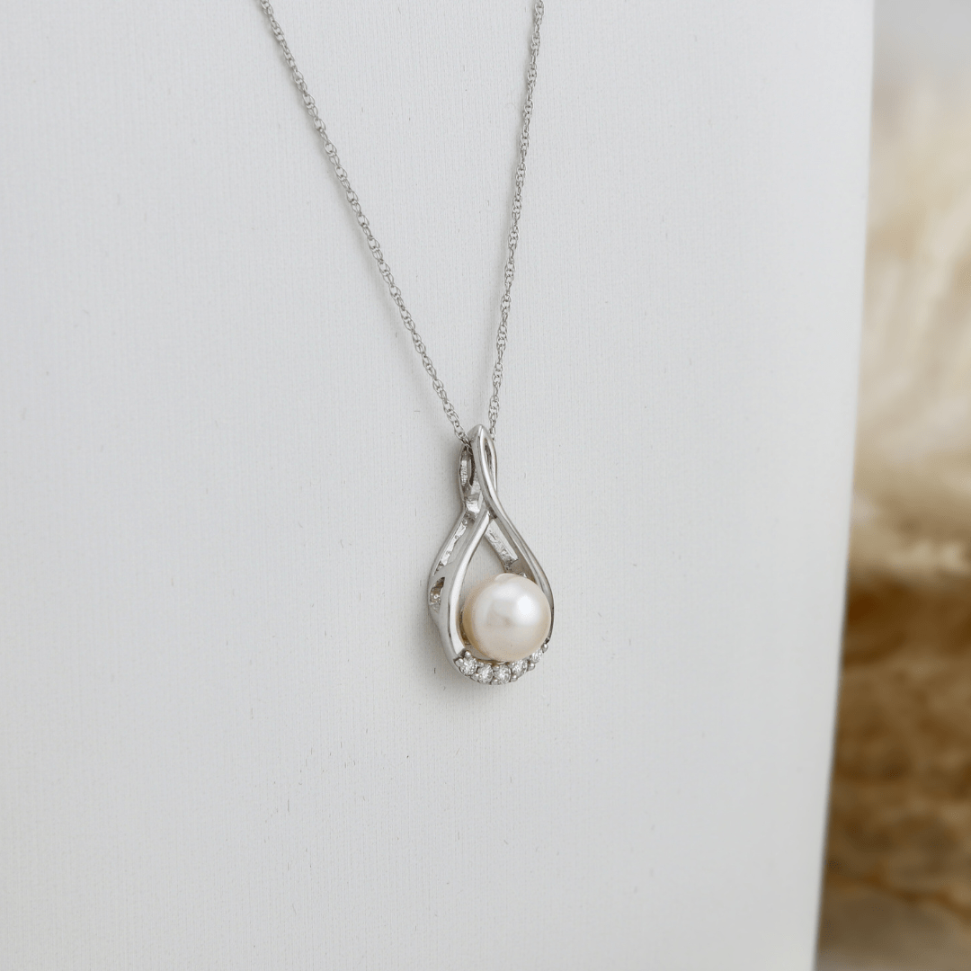 Collier Orya, perle et diamants - Colliers Collier en or 10K, perle 7 mm et diamants 0,08 ctw | Mathieu Blanchard Mathieu Blanchard Joaillerie