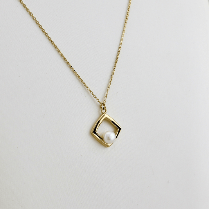 Collier Perles en or jaune 10K Mathieu Blanchard Joaillerie Or jaune 10K G080-3 Collier Perles en or 10K et émail noir | Mathieu Blanchard Mathieu Blanchard Joaillerie