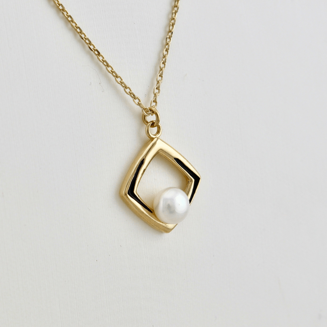 Collier Perles en or jaune 10K Mathieu Blanchard Joaillerie Or jaune 10K G080-3 Collier Perles en or 10K et émail noir | Mathieu Blanchard Mathieu Blanchard Joaillerie
