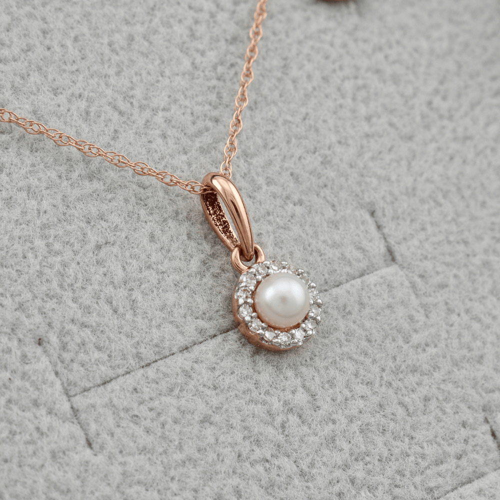 Mathieu Blanchard Ensemble Boucles d'oreilles & Collier en or 10K, perles et diamants 0.12 ctw