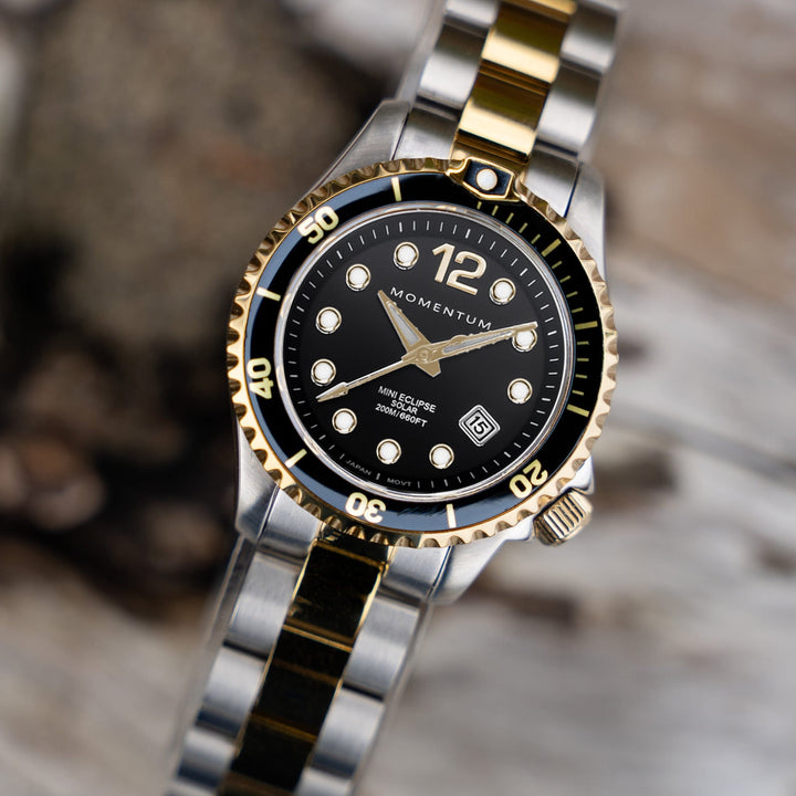 Momentum Montres Acier inoxydable Montre à énergie solaire 30mm Mini Eclipse 2-tons