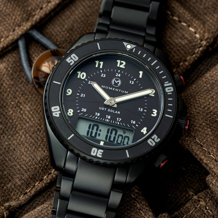 Montre à énergie solaire 42mm UDT Black Ion Momentum Montres Acier inoxydable plaqué noir 064AACCBK-EC-B-BH-B-CZK-AB-AB-B-B Montre à énergie solaire 42mm UDT Black-Ion Momentum Mathieu Blanchard Joaillerie