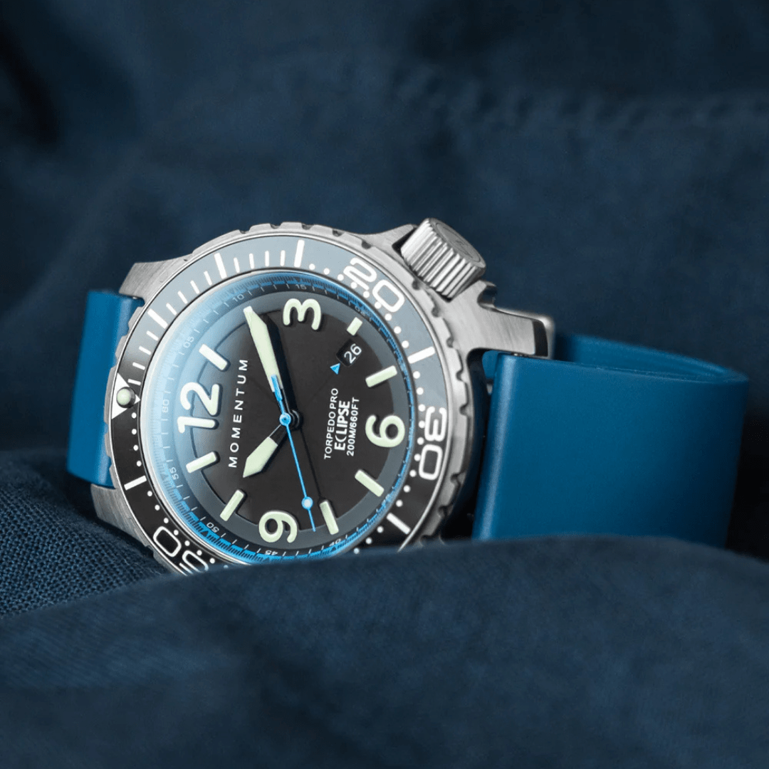 Momentum Montres Montre à énergie solaire 44mm Torpedo bleu