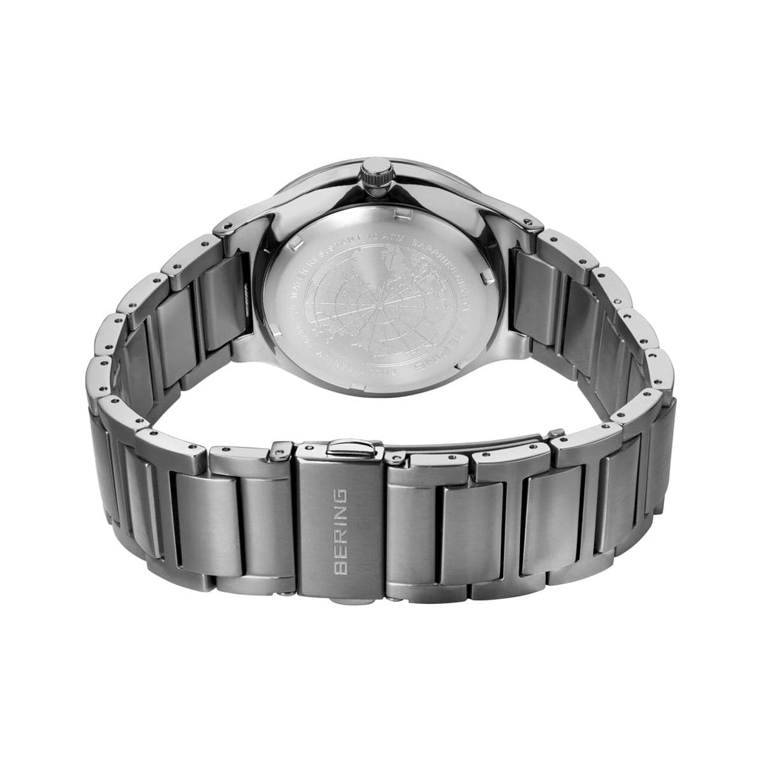 Montre à énergie solaire Bering 39mm 15239 779 Bering Montre Titane 15239-779 Montre Bering Solaire Argent 39mm 15239-779 | Mathieu Blanchard Mathieu Blanchard Joaillerie