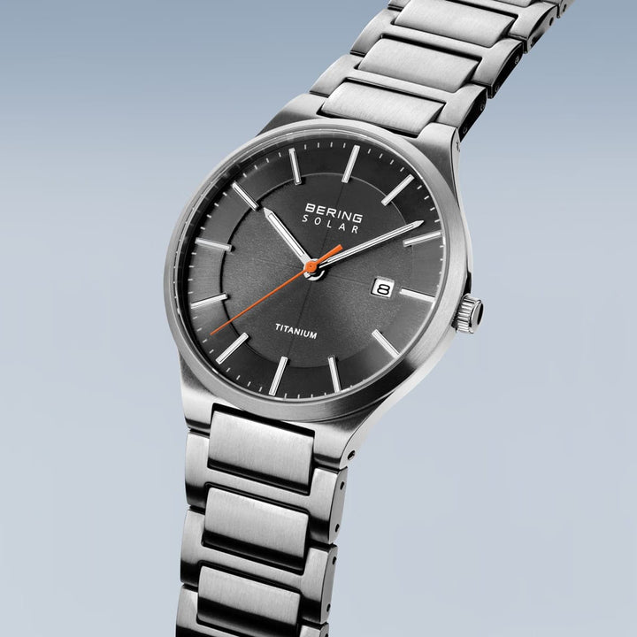 Montre à énergie solaire Bering 39mm 15239 779 Bering Montre Titane 15239-779 Montre Bering Solaire Argent 39mm 15239-779 | Mathieu Blanchard Mathieu Blanchard Joaillerie