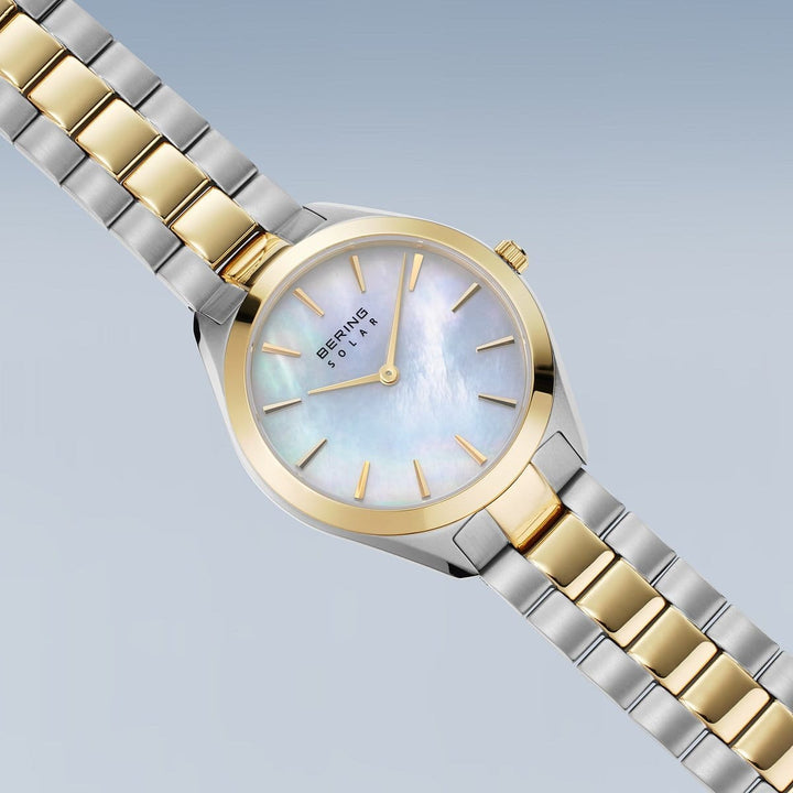 Montre à énergie solaire Bering Classic 2 tons 31mm 17331 710 Bering Montre Acier inoxydable plaqué or jaune 17331-710 Montre à énergie solaire Bering Classic 2 tons 31mm 17331-710 - Mathieu Blanchard Mathieu Blanchard Joaillerie