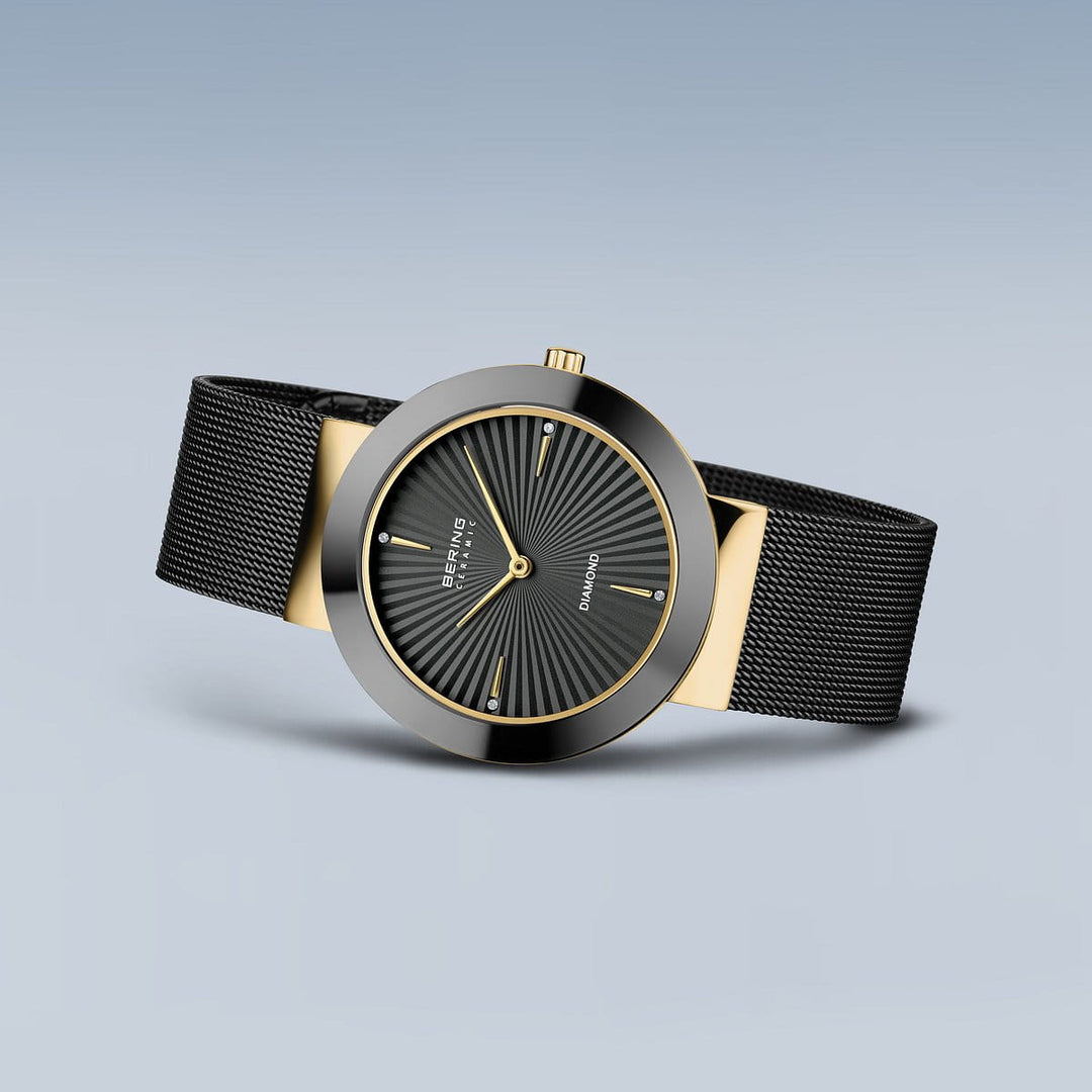 Montre Bering Ceramique 35mm 11435 132 Bering Montre Acier inoxydable plaqué or jaune et noir 11435-132 Montre Bering Ceramique Noire 35mm 11435-132 | Mathieu Blanchard Mathieu Blanchard Joaillerie