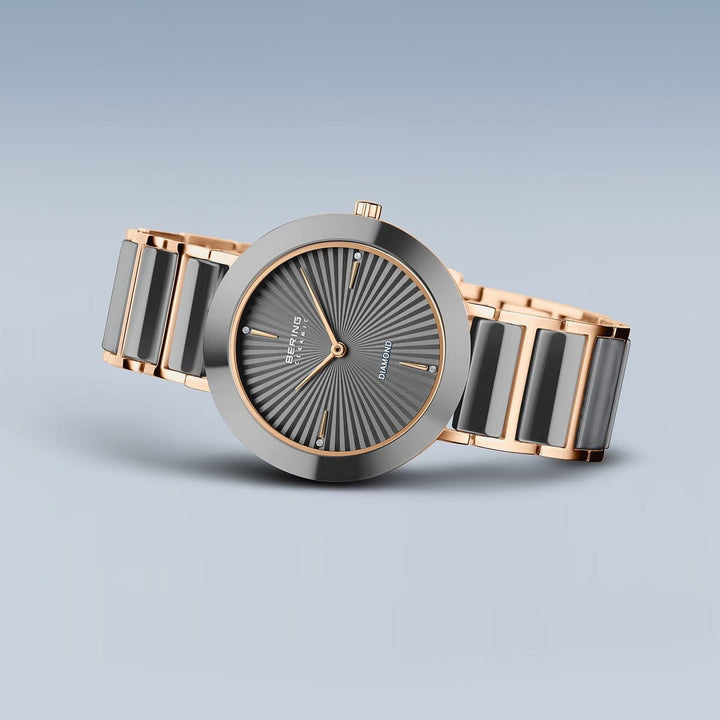 Montre Bering Ceramique Gris 35mm 11435 768 Bering Montre Acier inoxydable plaqué or rose 11435-768 Montre Bering Ceramic Gris 35mm 11435-768 | Dépositaire officiel Bering Canada Mathieu Blanchard Joaillerie