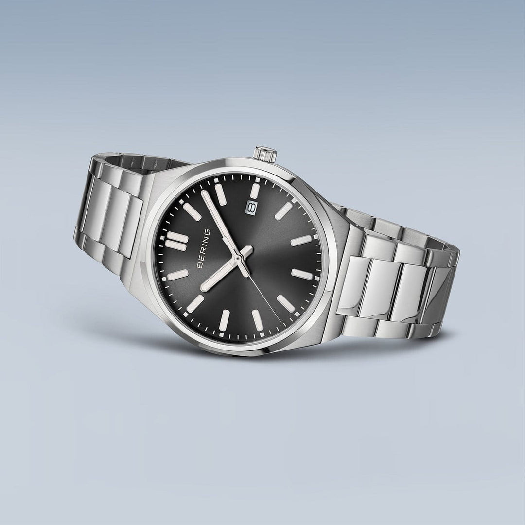 Montre Bering Classic 39mm 17639 702 Bering Montre Acier inoxydable 17639-702 Montre Bering Classic Argent 39mm 17639-702 - Mathieu Blanchard Mathieu Blanchard Joaillerie