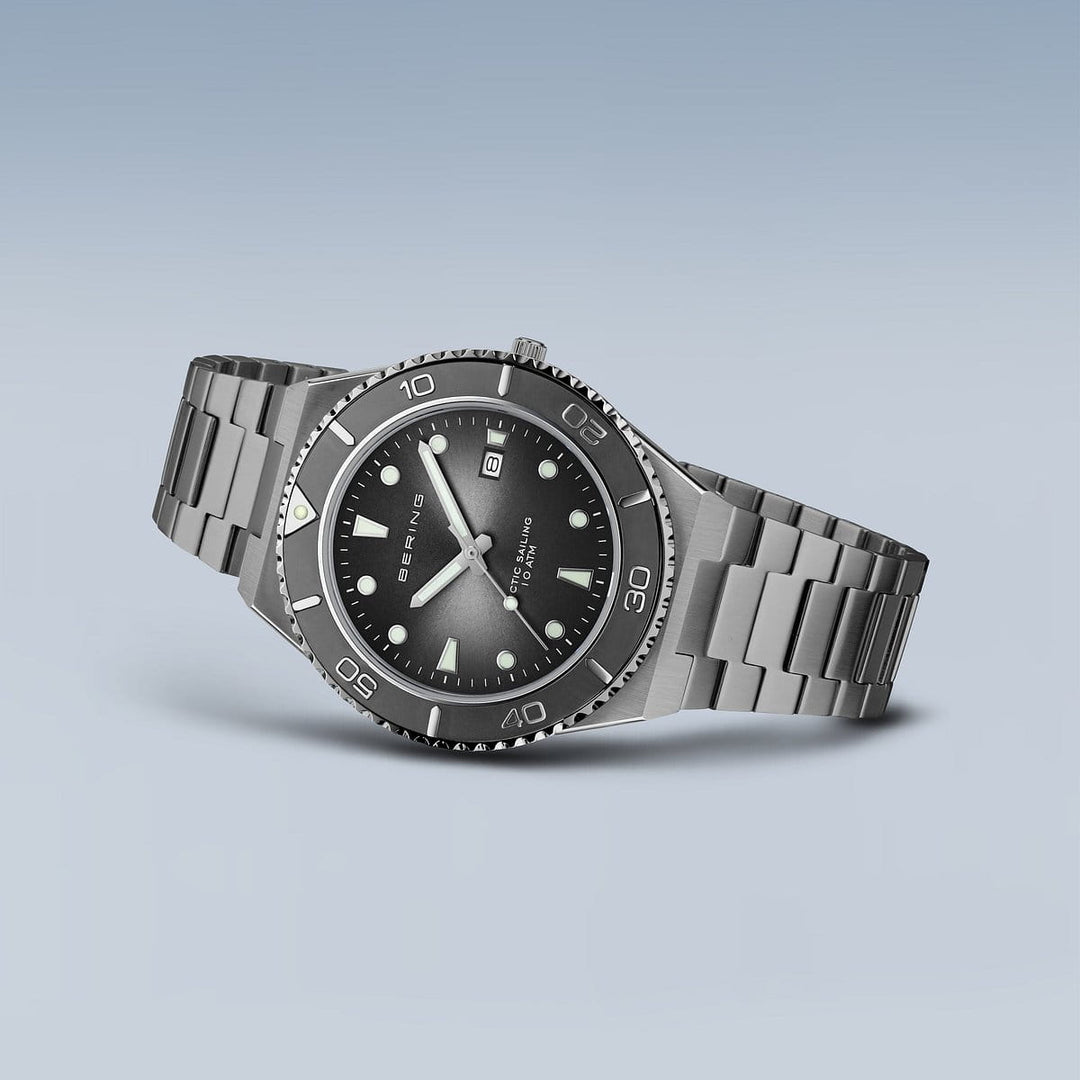 Montre Bering Titanium Gris 40mm 18940 777 Bering Montre Acier inoxydable 18940-777 Montre Bering Titanium Gris 40mm 18940-777 - Mathieu Blanchard - Dépositaire officiel Bering Canada Mathieu Blanchard Joaillerie