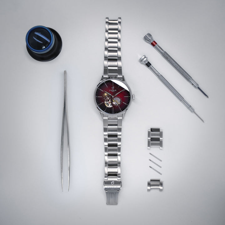 Montre Charlie Paris INITIAL Open Heart Jour/Nuit Bordeaux 40 mm en acier inoxydable Charlie Paris Montre Montre Charlie Paris INITIAL Open Heart Jour/Nuit - Bordeaux 40 mm | Dépositaire Officiel Canada | Mathieu Blanchard Joaillerie Mathieu Blanchard Joaillerie