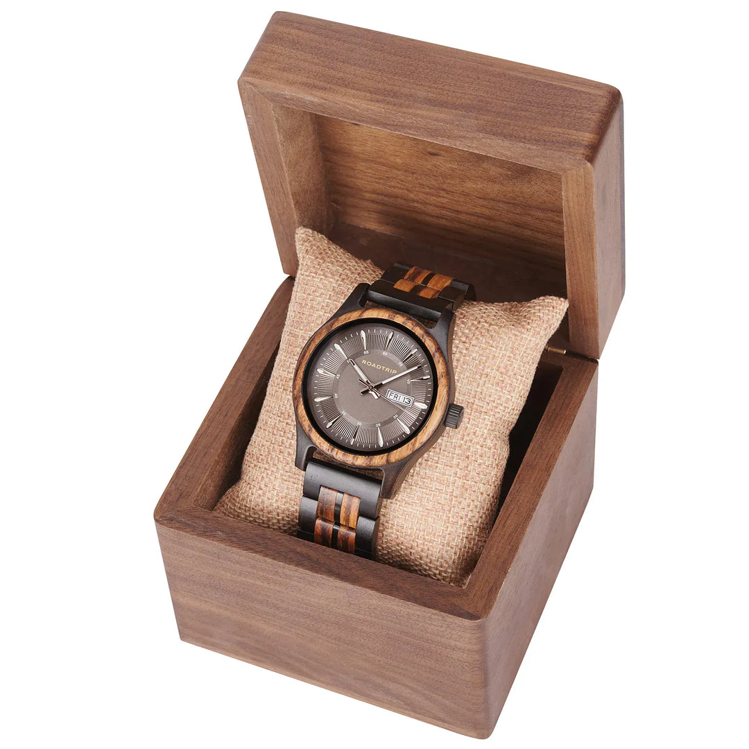 Montre en bois Roadtrip L’Instinct Roadtripmadewood Montre en bois Acier inoxydable plaqué noir RTMW-ROADTRIP-LINSTINCT Montre Roadtrip - L’Instinct en bois | Mathieu Blanchard Joaillerie Mathieu Blanchard Joaillerie