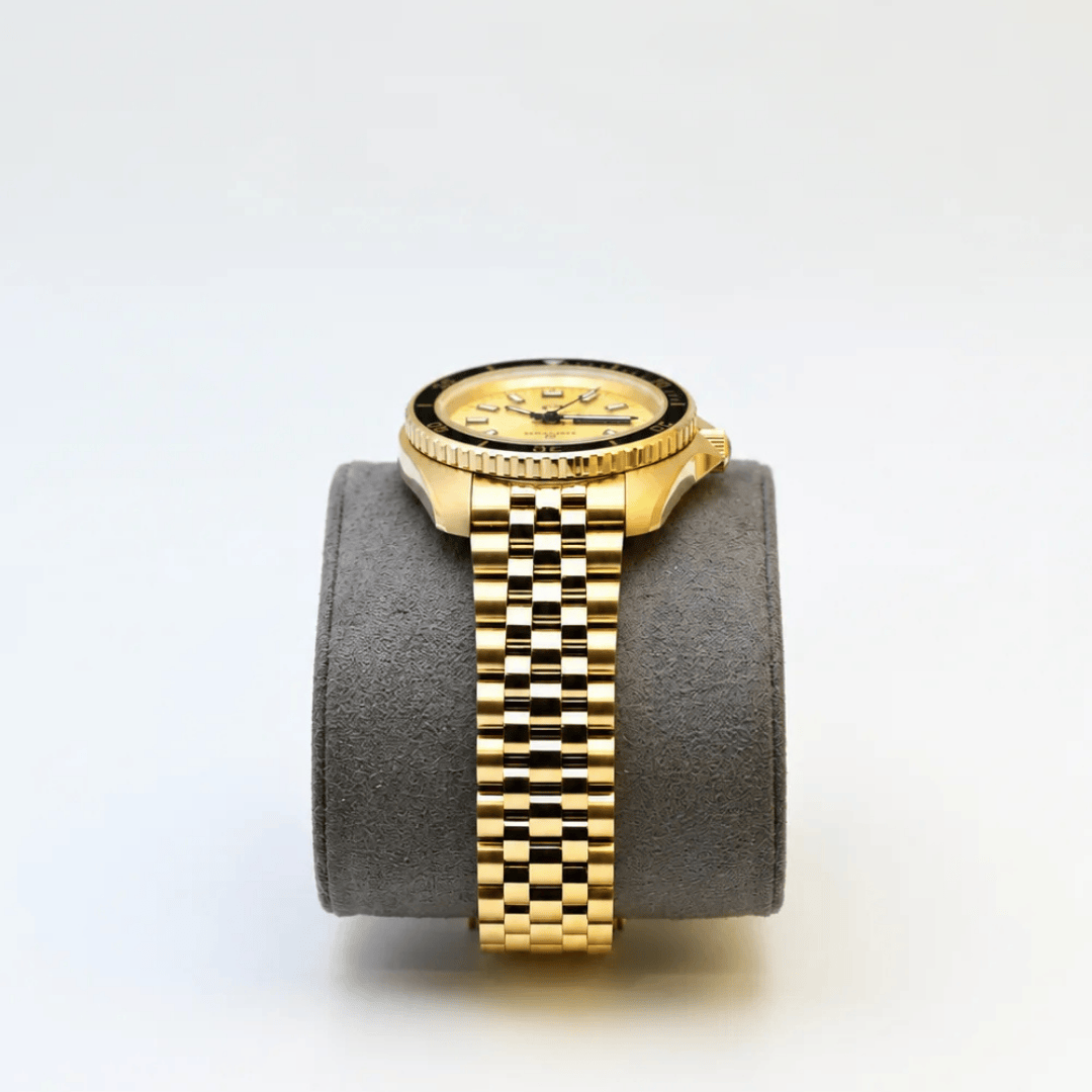 Montre Momentum Champagne Sea Quartz 30 - 42mm Momentum Montre Acier inoxydable plaqué or jaune 081AADBFC-EL-B-BK-B-BK-AGK-BH-AG-B-K10 Montre Champagne Sea Quartz 30 - 42mm - Dépositaire officiel Momentum Canada Mathieu Blanchard Joaillerie