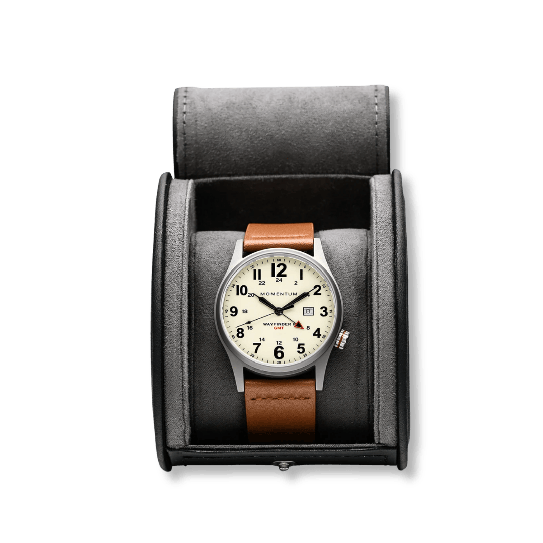 Montre Momentum Wayfinder II GMT- Blanc 40mm Momentum Montre Titane 033BBCAFD-AA-B-B-AAM-AI-AB-B-K8 Montre Wayfinder II GMT- Blanc 40mm - Mathieu Blanchard - Dépositaire officiel Momentum Canada Mathieu Blanchard Joaillerie