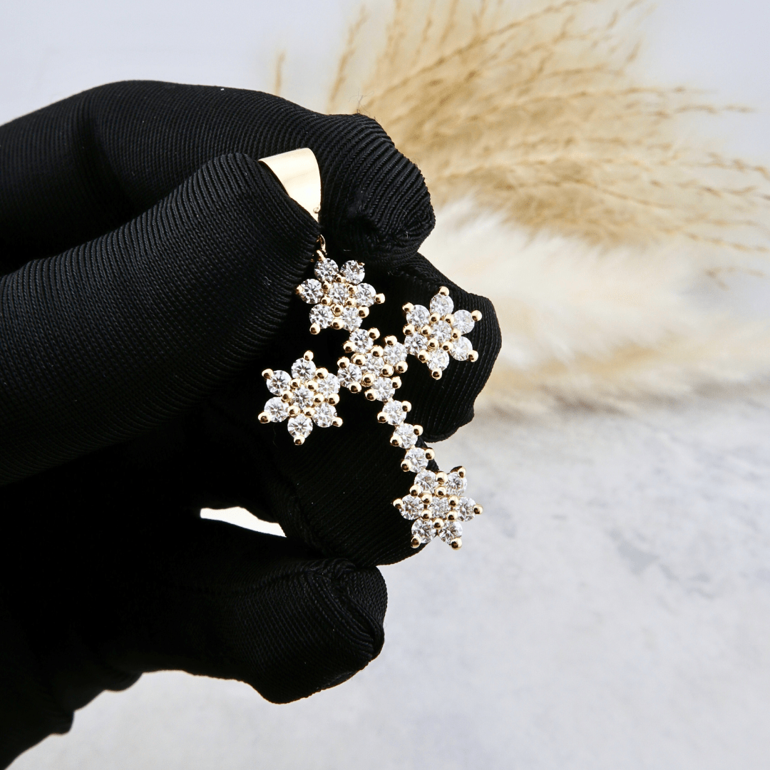 Pendentif Croix Mathieu Blanchard Pendentif Croix en or et  diamants | Mathieu Blanchard Mathieu Blanchard Joaillerie