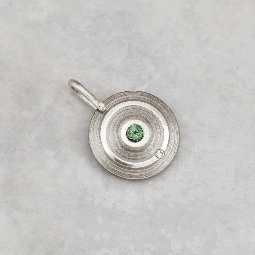 Pendentif,, diamant et saphir du Montana en titane Christine Dwane Titane PPEC14187S Pendentif en argent fin, titane, diamant et saphir du Montana | Mathieu Blanchard Mathieu Blanchard Joaillerie