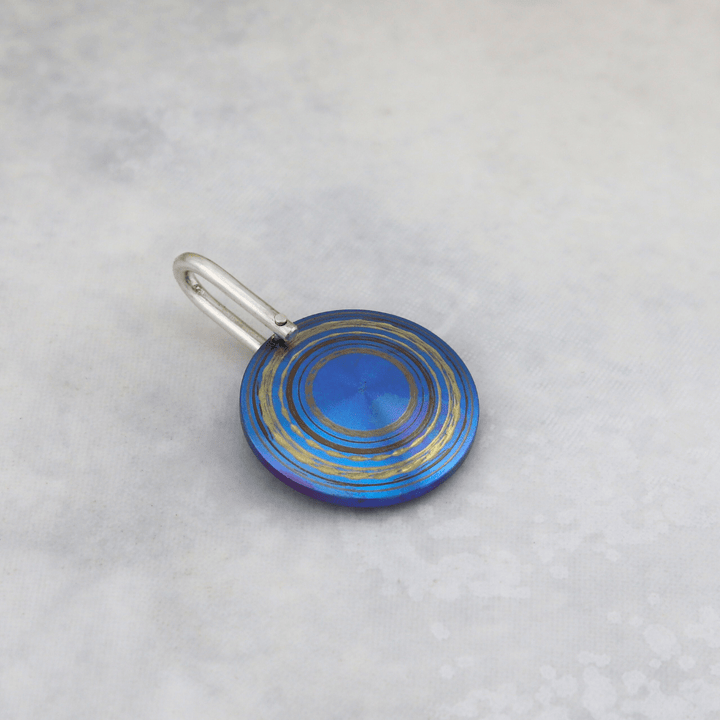 Pendentif en titane 22mm Christine Dwane Titane PPEC14277S-22 Pendentif en argent et titane | Christine Dwane x Mathieu Blanchard Mathieu Blanchard Joaillerie