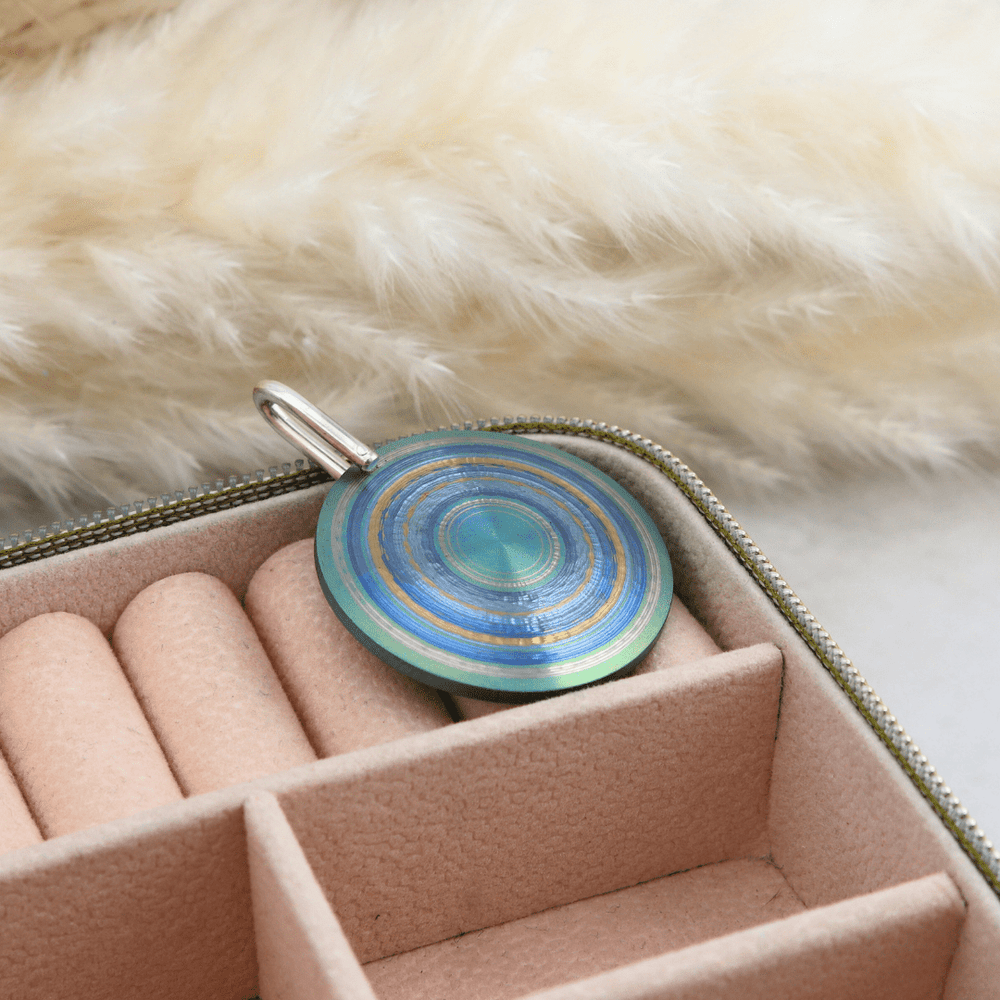 Pendentif en titane 32mm Christine Dwane Titane PPEC14276S-32 Pendentif en argent et titane | Christine Dwane x Mathieu Blanchard Mathieu Blanchard Joaillerie