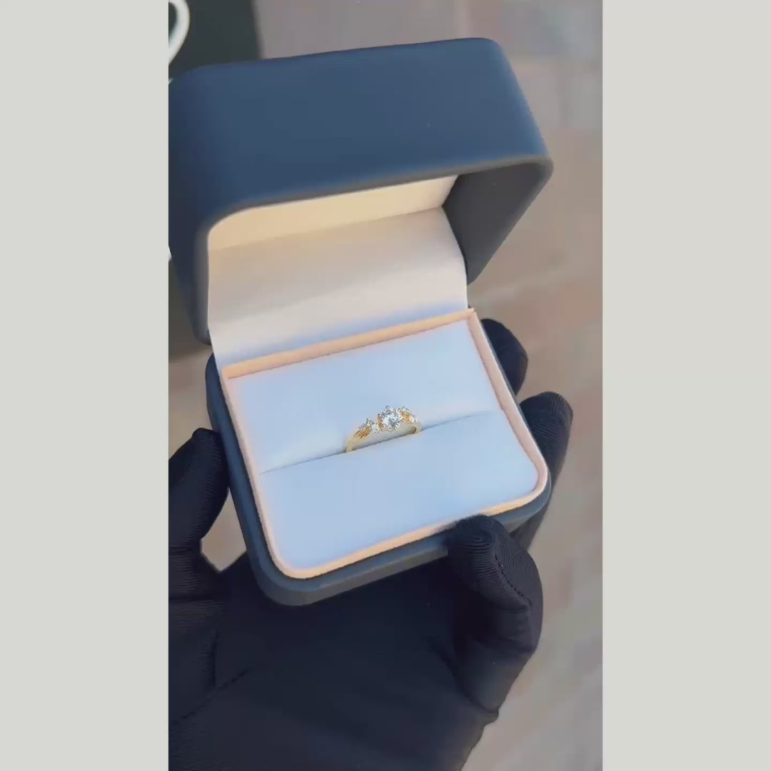 Twisted 14K - 18K Gold or Platinum and 0,55 ct Diamond Ring