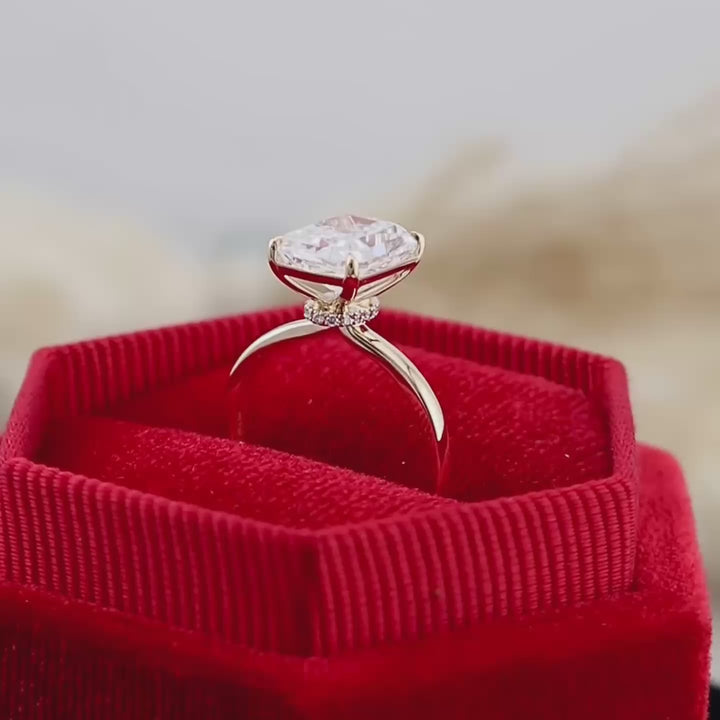 Radiant Solitaire 3,8 ct Diamond Ring 