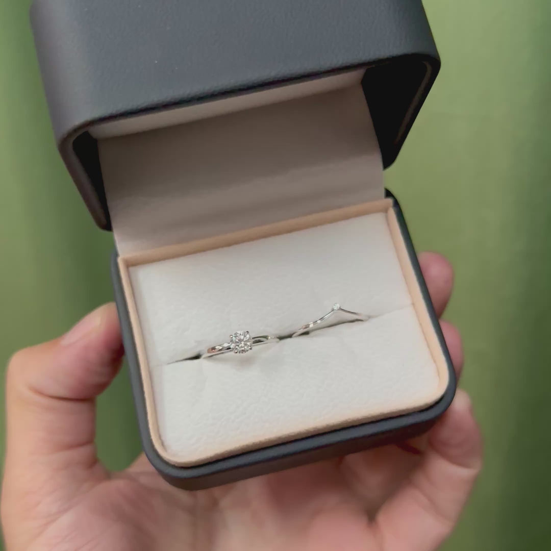 Classic Solitaire 10K Gold and 0,5 ct Moissanite Ring