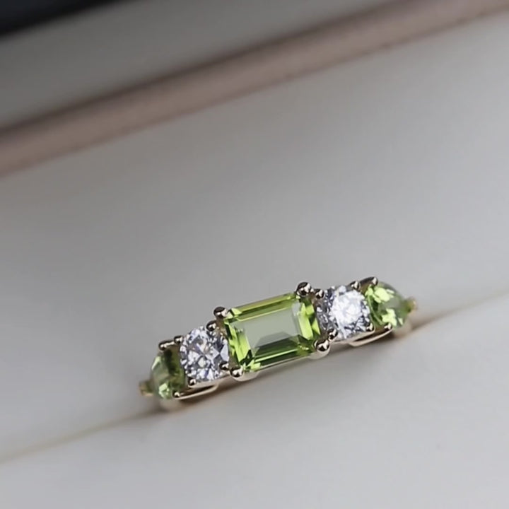 14K - 18K Gold, Peridots and Diamonds Ring