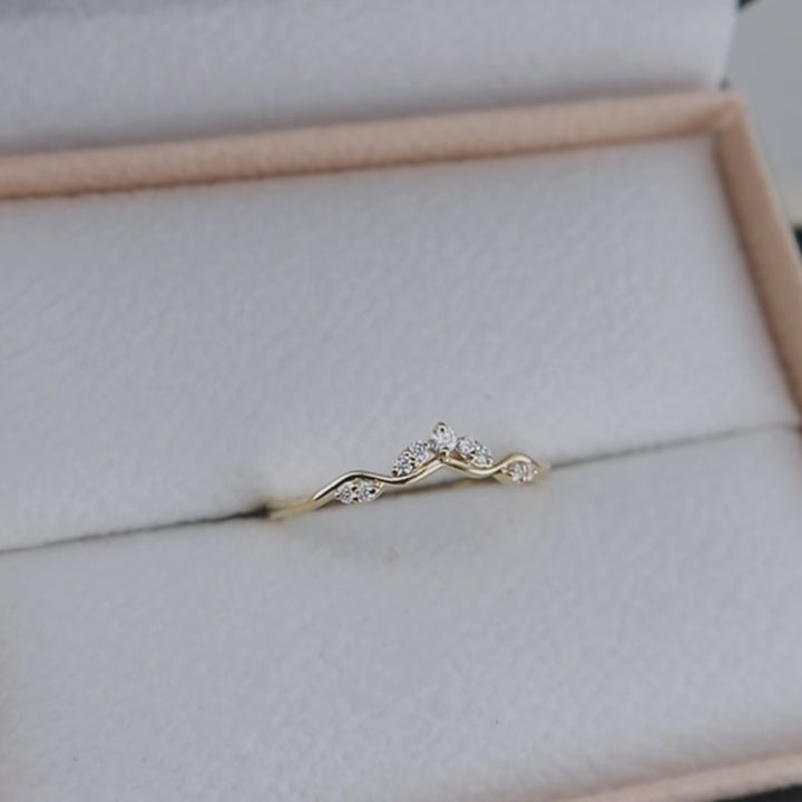 Bague Vague en or 10K et moissanites