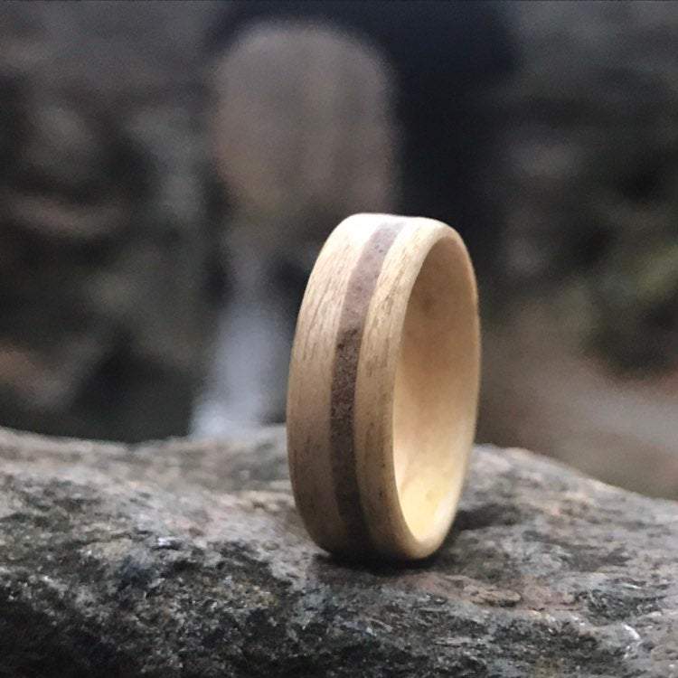 Atelier du bon bouleau Bague en bois et béton personnalisée