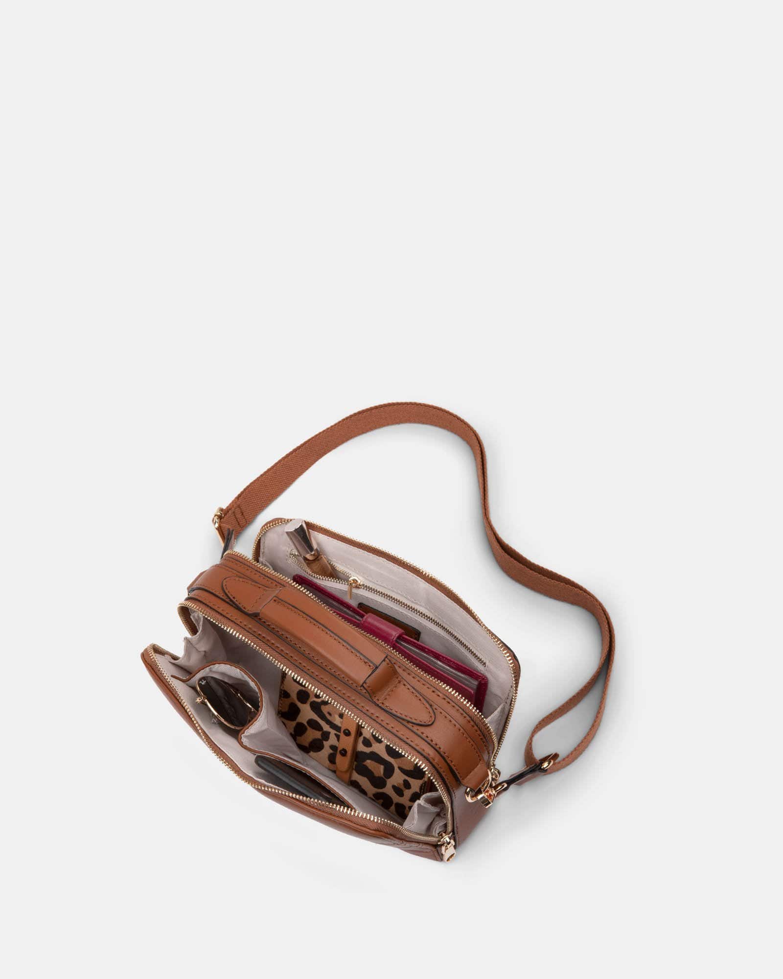 Sac à bandoulière en cuir vegan Soho - Bugatti | Mathieu Sac à bandoulière en cuir vegan Soho - Bugatti | Mathieu