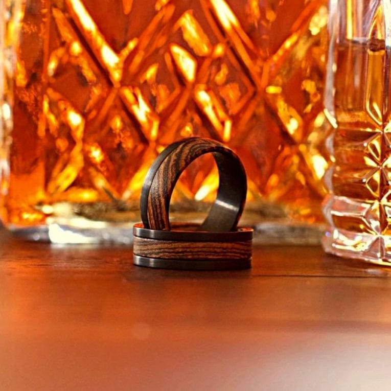 Roadtripmadewood Bagues Bague en tungstène et bois de whisky + ébène